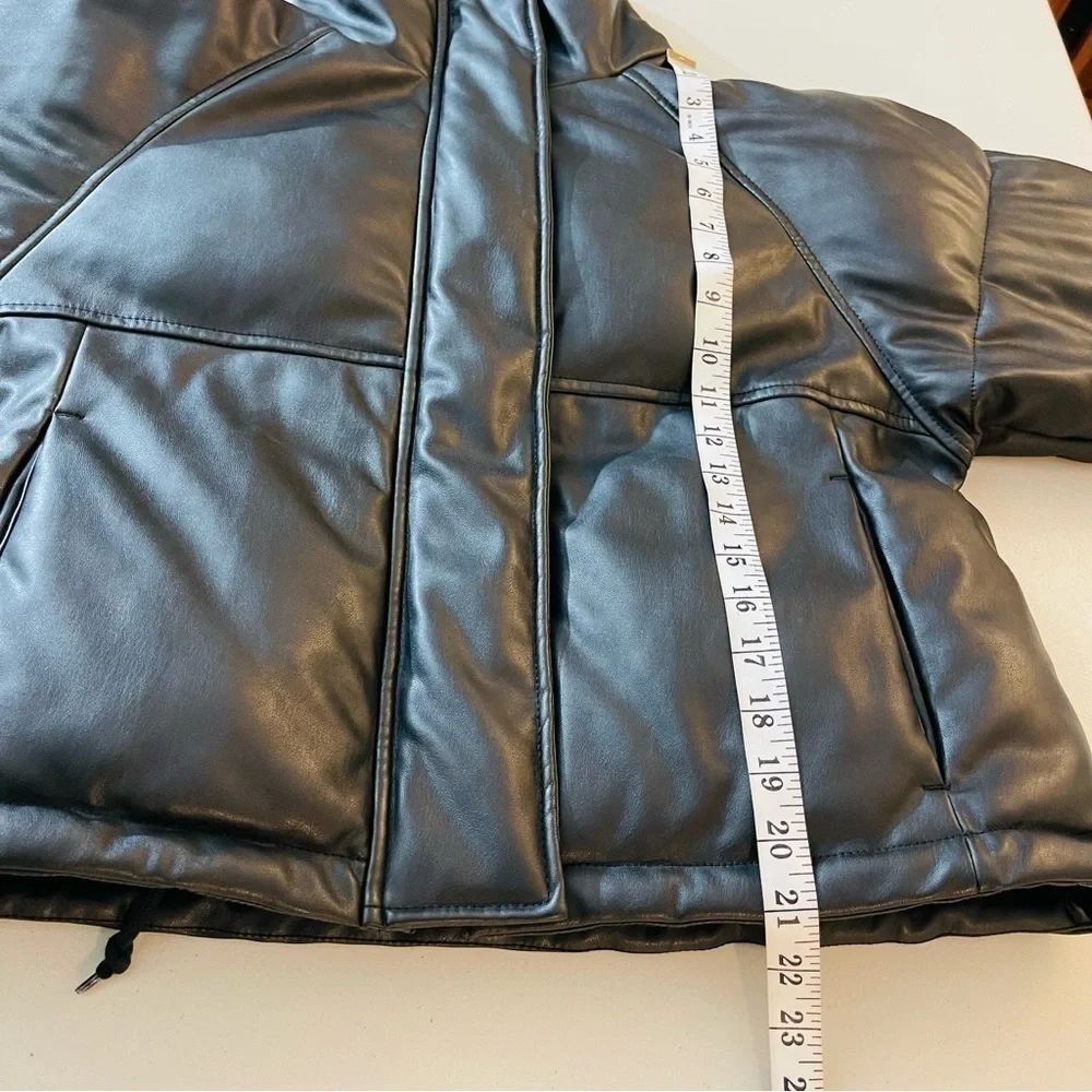 Topshop Faux Leather Cropped Puffer Jacket Women Size 2 Color Black Pockets - Picture 15 of 16